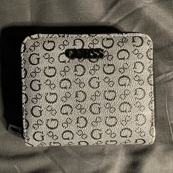Guess Wallet - Picture 4 of 4